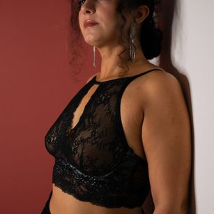 Model - Linda mature