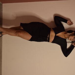 Model - Linda mature