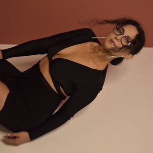 Model - Linda mature