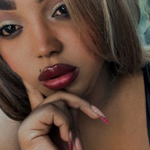 Model - ValeskaJackson findom