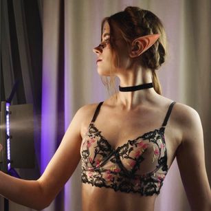 Model - Megan Elfie Blonde