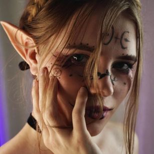 Model - Megan Elfie Blonde