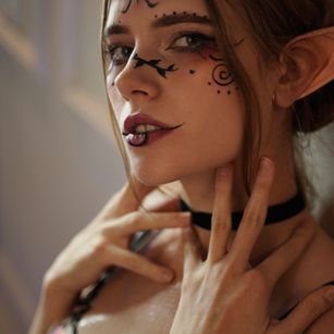 Model - Megan Elfie feet