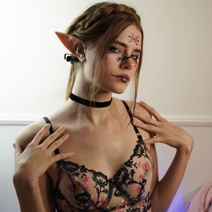 Model - Megan Elfie natural