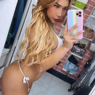 Model - Laura Candice latina