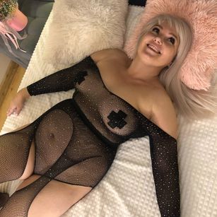 Model - Emma sexy Pill sexy