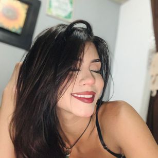 Model - KeilyFerrer feet