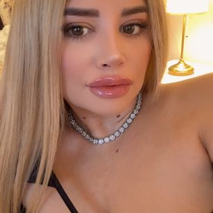 Model - Amberseyes Blonde