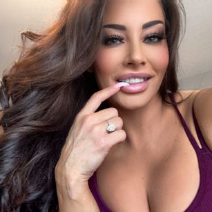 Model - Akeyli Taylor dirtytalk