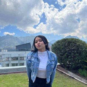 Model - Selena Noir blowjob