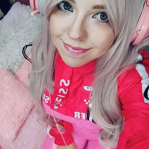 Model - Cosplay Girl masturbation