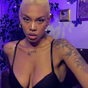 Model - Helliemoore bigass