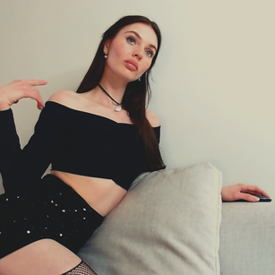 Model - Dreamy Alice young