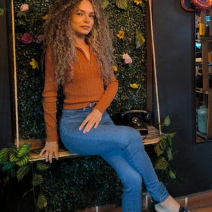 Model - Claudia Rivera cum