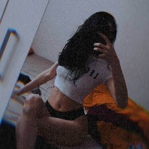 Model - Lana Mayer smart