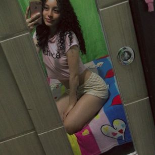 Model - Melanny Parker fullcum