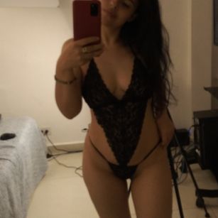 Model - Abril West young