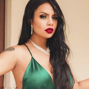 Model - Annie Coopher dildo