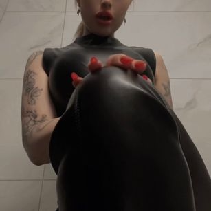 Model - DeeWhite kinky