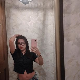 Model - VALEN MODEL slave