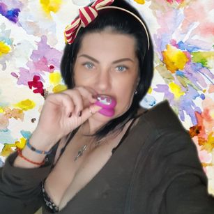 Model - AlanaLaDream striptease