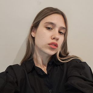 Model - Lillian feet