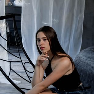 Model - Lillian squirt