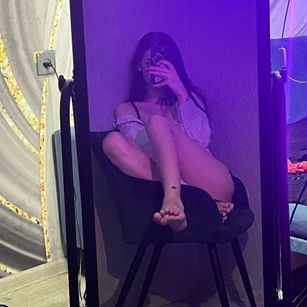 Model - Fairy Erika footjob