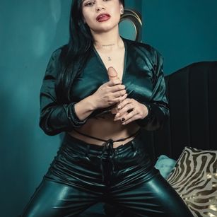 Model - KarlaNovoa latina