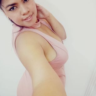 Model - Naomi Vixen latina