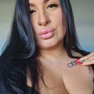 Model - Layla bigboobs