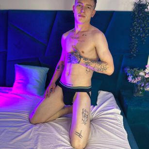 Model - Theo Green cum