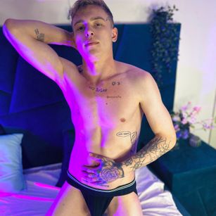 Model - Theo Green smoke