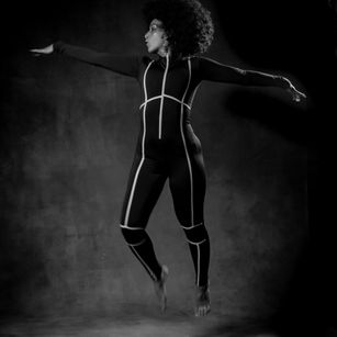 Model - Elizabeth corazon de leon joi