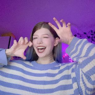 Model - SharkSaya footfetish