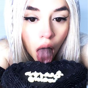 Model - Anne blowjob