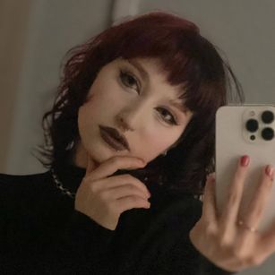 Model - ElizaNik shy