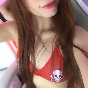 Model - Abril Smith ass