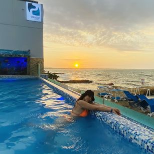 Model - Leah Rose blowjob