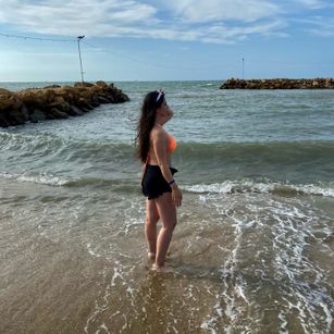 Model - Leah Rose latina