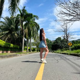 Model - Leah Rose cei