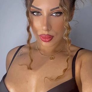 Model - LittleAbela feet