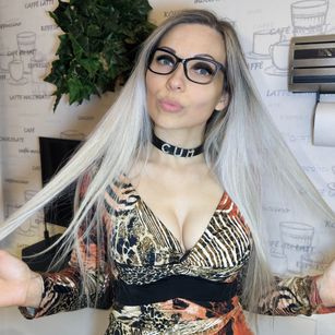 Model - Goddess Barbie Femdom Hottie anal