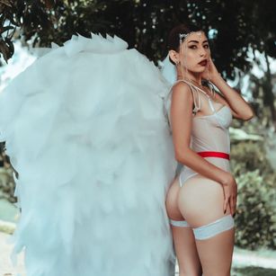 Model - AmiraTaylor latina