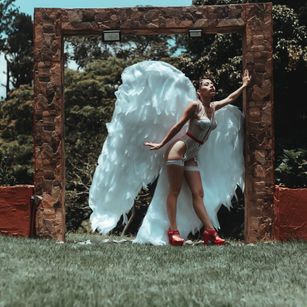 Model - AmiraTaylor natural