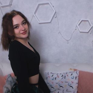 Model - LucyGoldi mistress