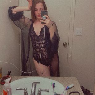 Model - Violet Syns kink