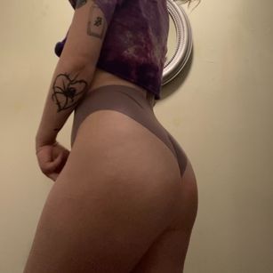 Model - Violet Syns brunette