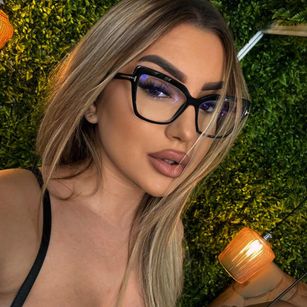 Model - AnnaSage bigass