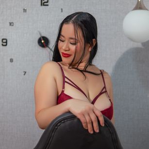 Model - Mia Grain deepthroat